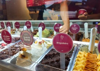 Ajustar a oferta de sabores ao público de cada loja é uma das estratégias da gelateria - Foto: Juliana Vieira