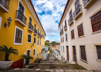 Atrativos como a Rua do Giz, em São Luís, considerada a 6ª mais bonita do país, aliados a experiências memoráveis e cultura singular conferem ao Maranhão potencial ímpar no Turismo – Foto: Divulgação