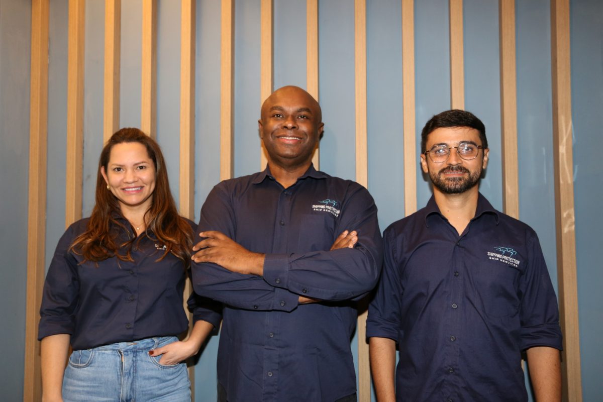 Kledilton Cutrim Pinto entre a Ger. Financeira Franciane Mendes e o Coordenador de ESG da Proteção de Navios Paulo Renato Lemos; que integra o Comitê de Sustentabilidade da empresa marítima – Foto: Danielle Vieira