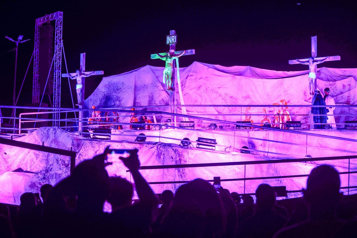 Crucificado, num dos momentos alterosos do Grupo Grita, em 50 anos de atuação e 44 de Via-Sacra – Foto: Gilson Ferreira