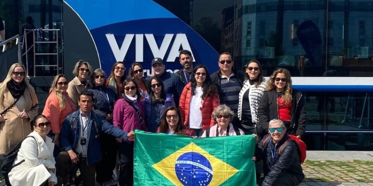 Grupo de agentes de viagem a bordo do VIVA Enjoy: Geotur, Donato, Enzzo Viagens, Novo Mundo, Fortline Turismo, Mulheres pelo Mundo , ASAP, SENATOR e Refina Travel - Foto: Divulgação