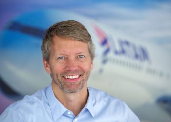 Jerome Cadier, CEO da LATAM Brasil, lidera o ranking de Reputação Merco Líderes 2024 no setor de transporte aéreo do Brasil - Foto: Roberto Setton