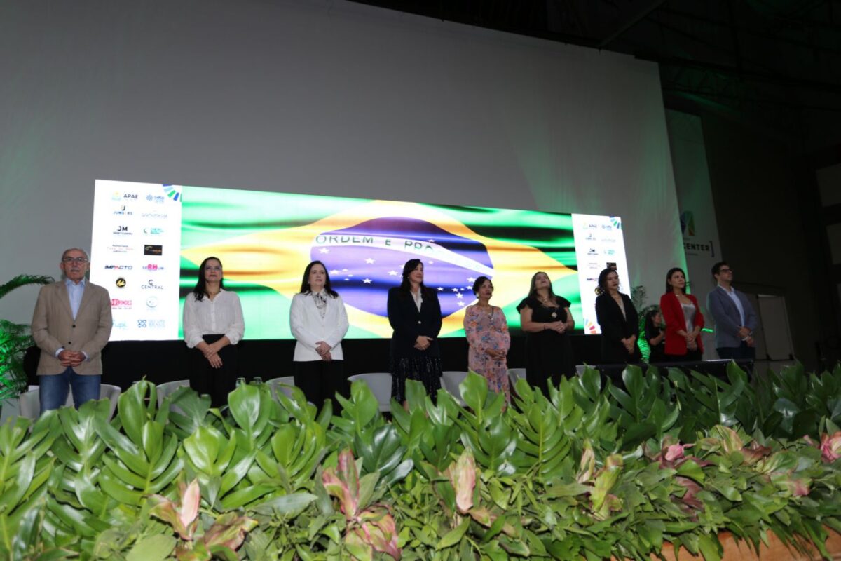 Autoridades e parceiros que foram homenageados durante o evento - Foto: Divulgação