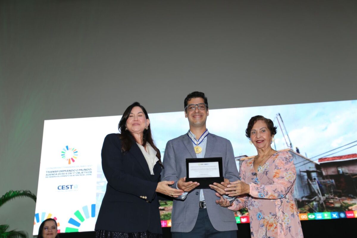 Bruno Furquim, Gerente Sênior de Performance Social da Alumar recebeu homenagem prestada à empresa pelo CEST e APAE de São Luís - Foto: Divulgação