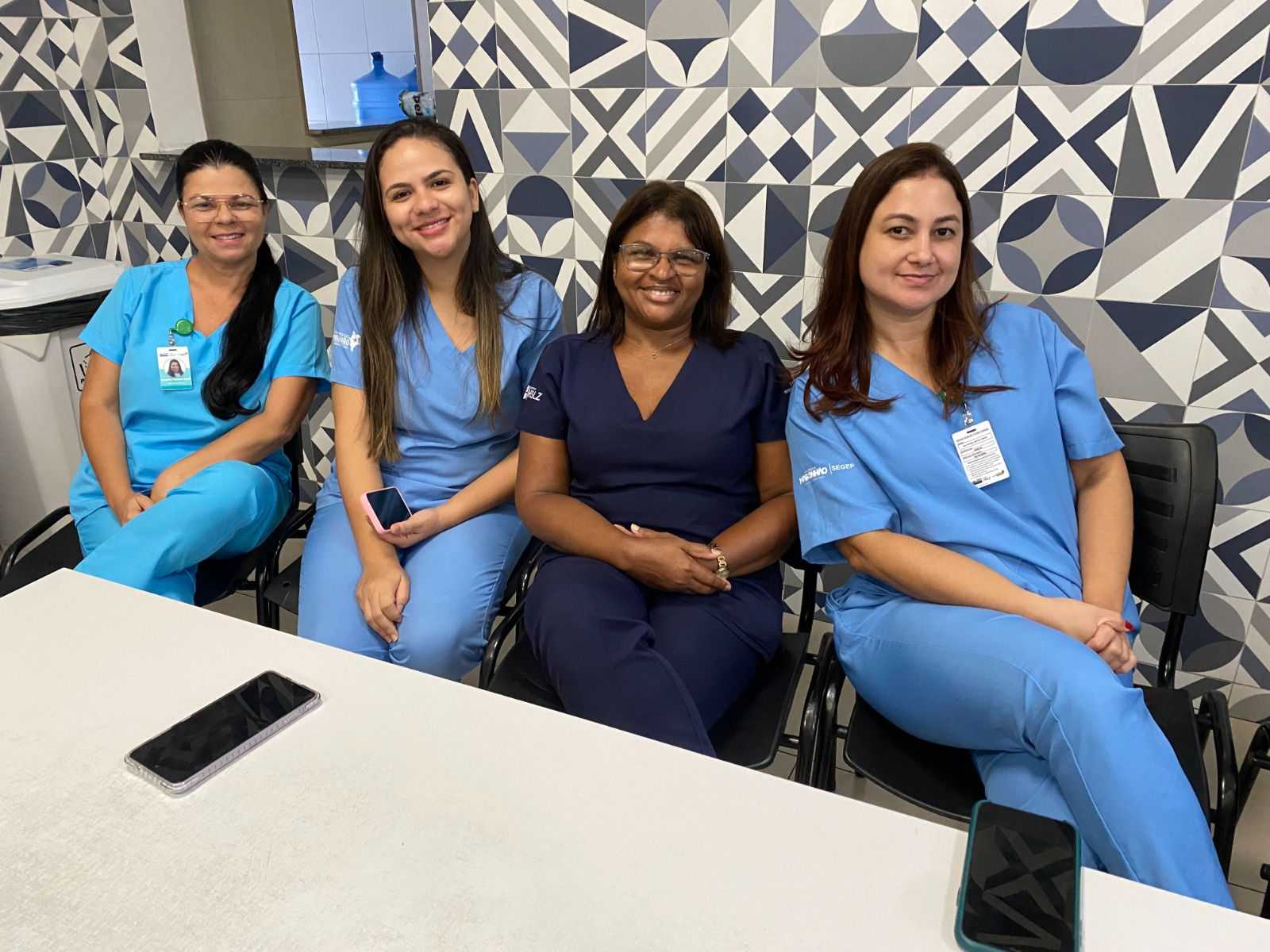 As colaboradoras e mães do HSE se confaternizando: Daniele Braid, Thatiana Letícia, Marina Chagas e Aila Araújo - Foto: Belarmino Gomes