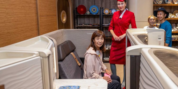 Nova suíte Crystal Business Class exibida na Expo 2025 Osaka - Foto: Divulgação