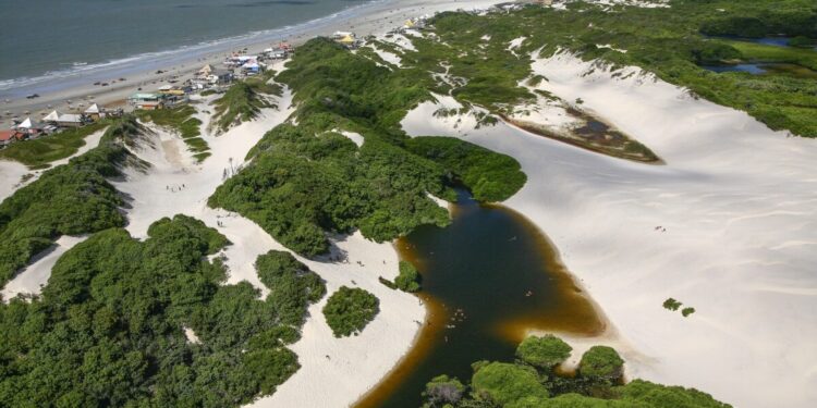 Praia do Atalaia, em Salinópolis, uma das belezas do Pará – Foto: João Ramid