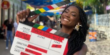 Luz, câmara e ação para Érika Januza, no Centro Histórico de São Luís, um dos cenários da Websérie Saca Esse Rolê - Foto: Vinícius Gouvêa