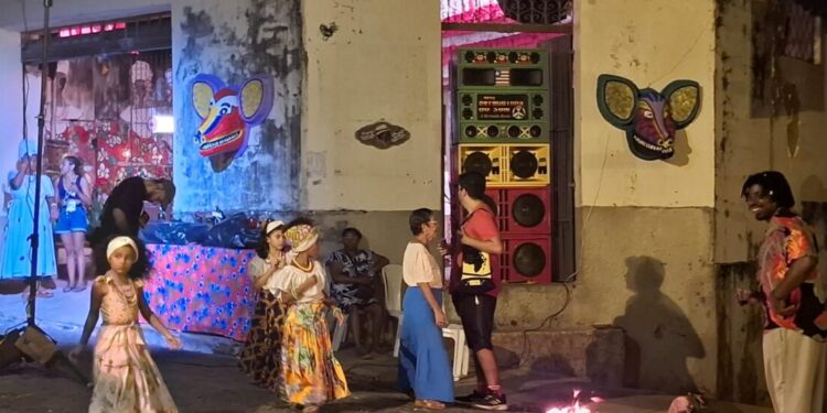Os sons do tambor de crioula voltam a ecoar por entre becos e ruas do Centro Histórico sob a batuta do Mestre Amaral - Foto: Gutemberg Bogéa