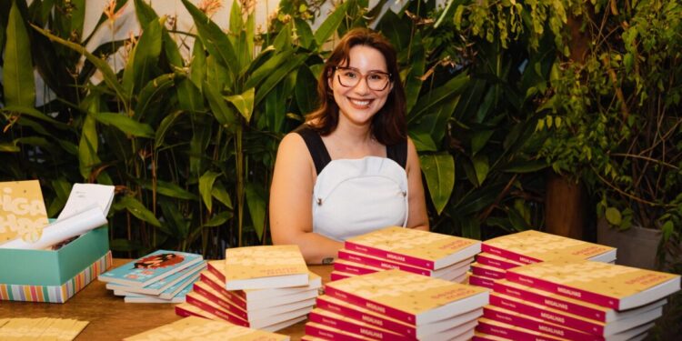 O segundo romance da autora é uma ficção contemporânea que trata de assuntos como ghosting e fins de ciclos de amizade - Foto: Lívia Carvalho