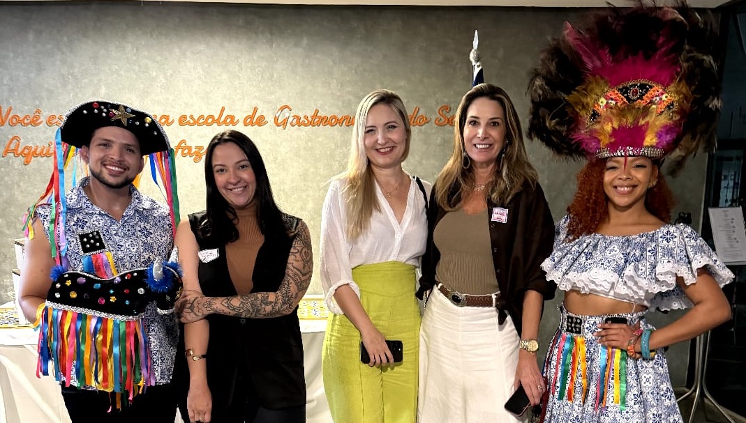 Katia Jorge, Caetana Franarin e Barbara Teles foram matar as saudades de São Luís, aproveitando a culinária e atrações culturais - Foto: Divulgação