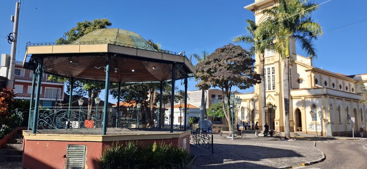 Uma praça, um coreto e o charme de uma cidade com vocação para o turismo - Foto: Gutemberg Bogéa