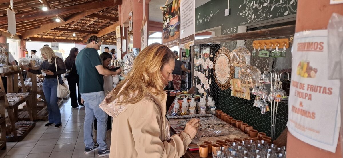 Dos licores aos doces e souvenirs que resgatam a memória da cidade e o trabalho artesanal de seus artistas - Foto: Gutemberg Bogéa  