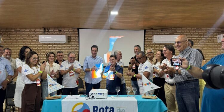 O secretário de Turismo do Ceará, Eduardo Bismarck, participou do 2º Seminário de Integração da Rota das Falésias, em Beberibe, destacando o apoio do governador Elmano de Freitas e a importância de ações estratégicas para fortalecer o turismo no litoral leste do Estado - Foto: Beatriz Nascimento
