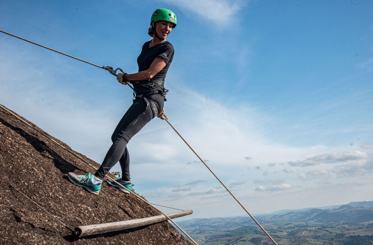 Muita adrenalina no campeonato de Rapel na Pedra da Bela Vista - Foto: Daniel Rosa