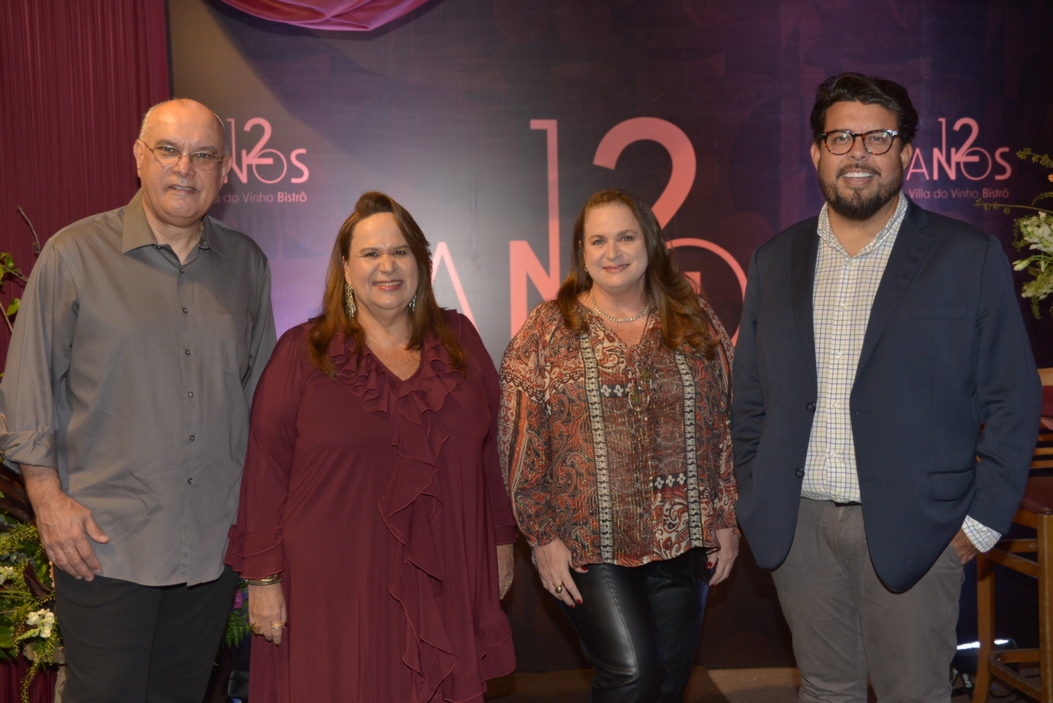 Foto 4 – José Domingues Neto e Danielle Vieira com Adriana Vieira e Werter Bandêira