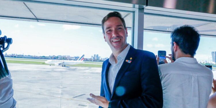 Eduardo Bismarck destacou o papel do governador Elmano de Freitas na atração de novas rotas e na consolidação da malha aérea internacional do Estado - Foto: Divulgação