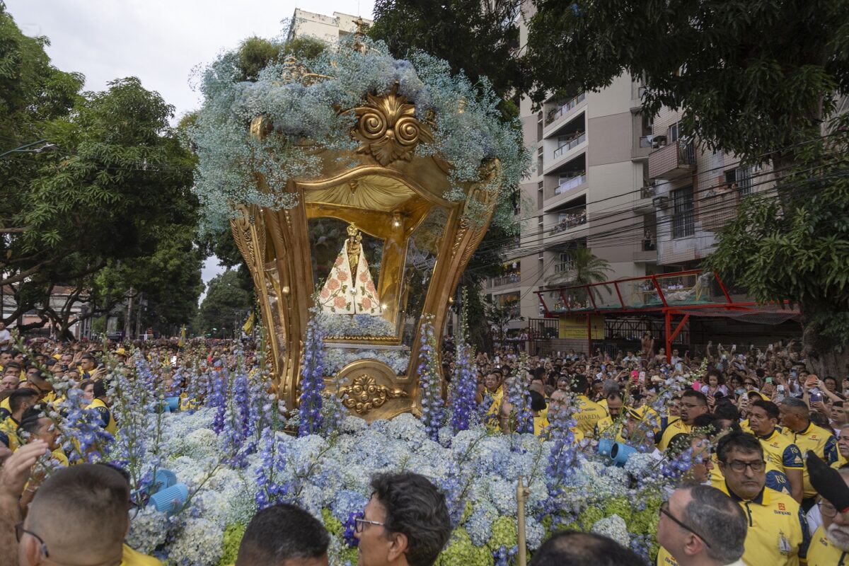 A Trasladação, 2ª maior procissão da Festa de Nazaré reuniu 1,9 milhão de fiéis nas ruas de Belém durante a noite do sábado (11/10) - Foto: João Ramid