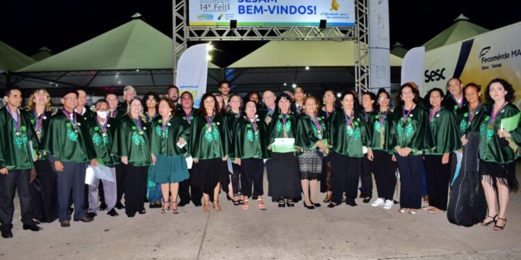 No detalhe, foto da posse coletiva dos trovadores durante a FeliS 2021 - Foto: Divulgação