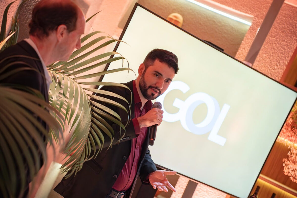 Fabio Melo, coordenador de Negócios Aéreos da VINCI Airports no Brasil, concessionária do Aeroporto Internacional de Salvador, em pronunciamento durante o evento da GOL em Petrolina - Foto: Victor Erlacher Espindula