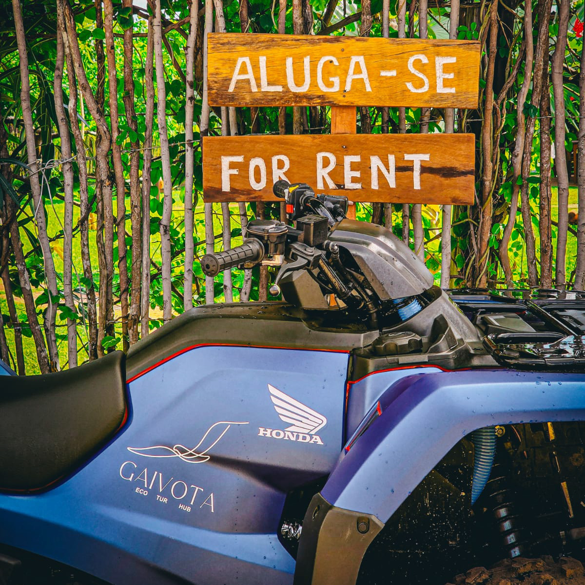 Para os mais aventureiros, quadriciclo é uma ótima maneira de conhecer os Pequenos Lençóis - Foto: Divulgação