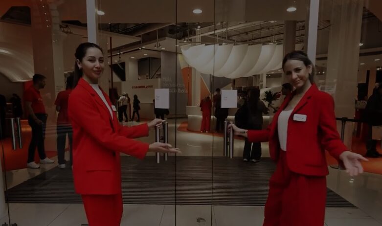 Os visitantes podem viver experiências como simulador de voo, realidade virtual, degustações e exposição de uniformes históricos. - Foto: Divulgação