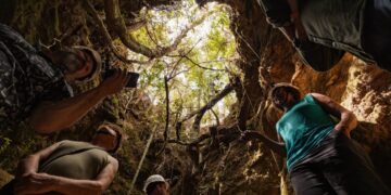 Gruta do Labirinto, do brilho dos quartzitos ao iluminar das claraboias