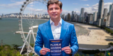 A obra apresenta toda a experiência acumulada na gestão pública e promete inspirar futuros gestores que precisam estar cada vez mais preparados para administrar seus municípios com eficiência e alcançar resultados sólidos - Foto: Divulgação