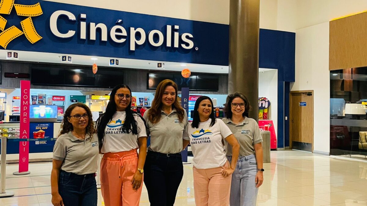 Equipe socioambiental do Porto São Luís e as professoras do projeto social Travessia das Letras reunidas na ação do Cais Social - Foto: Divulgação