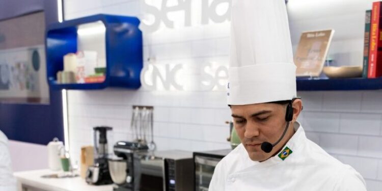 Professor e Chef do Restaurante-Escola do Senac Maranhão, Franceildo Silva apresentará delicias derivadas do babaçú - Foto: Ascom/Senac
