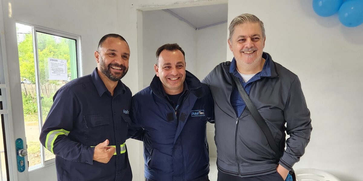 Representantes da Azul. À direita, Plínio Oliveira diretor técnico da AzulTecOps, unidade de Manutenção e Serviços Técnicos da Azul - Foto: Divulgação