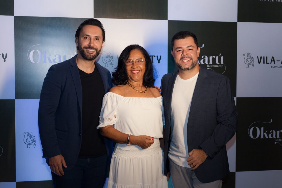  Secretária de Turismo do Maranhão, Socorro Araújo, ao lado dos empresários Jethro Raposo, à esquerda, e Saulo Prazeres, à direita - Foto: Ana Lima