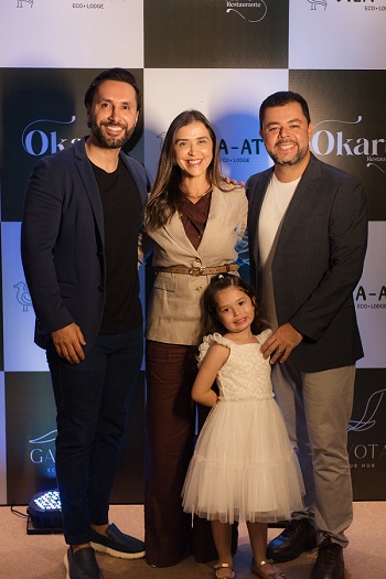 Empresário Saulo Prazeres, à direita, acompanhado de sua família e do sócio Jethro Raposo, à esquerda - Foto: Ana Lima