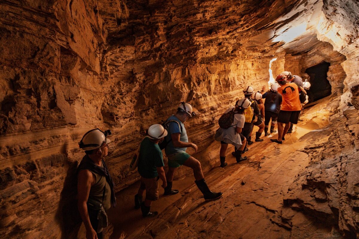 Gruta do Sobradinho: reza a lenda que escravos fugitivos se esconderam na caverna com ouro - Foto: Tamás Bodolay