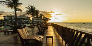 Resort detém a maior piscina à beira-mar de Tutóia, que proporciona momentos de diversão e contemplação - Foto: Divulgação