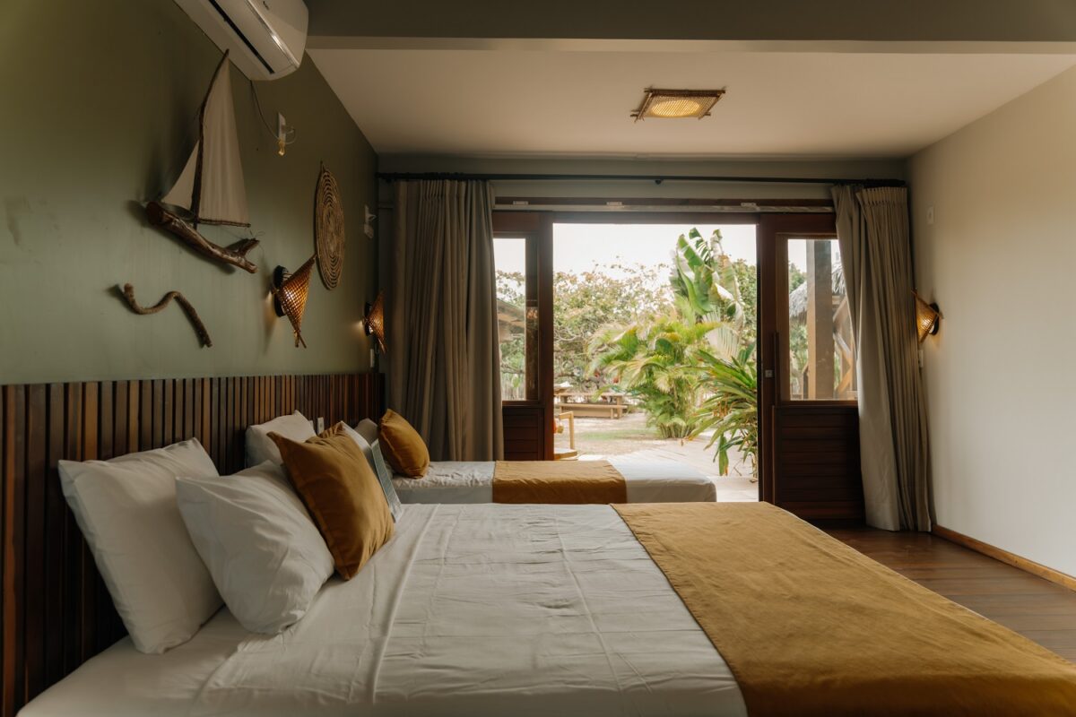 Hospedagem privilegia elementos naturais em sua decoração e ambientação, visando o bem-estar - Foto: Christian Mídia