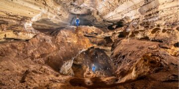 Brasil registrou recorde de visitação em áreas protegidas, e as cavernas acompanham essa tendência com novos atrativos. No detalhe, a Caverna do Urubu, no Rio Grande do Norte - Foto: ICMBio-Cecav