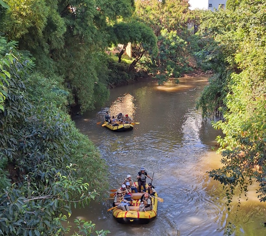 Passeio Ecológico de Bote, uma experiência tranquila e segura, ideal para famílias e iniciantes - Foto: Divulgação