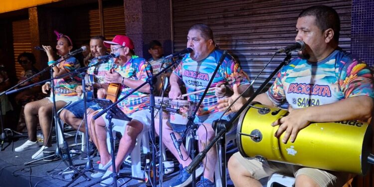 Bicicleta do Samba mantém sua proposta de resgate da musicalidade carnavalesca brasileira dos antigos cordões e bailes - Foto: Biné Moraes
