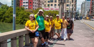 Grupo em city tour em Recife, um passeio pela história da intitulada “Veneza Brasileira - Foto: Divulgação