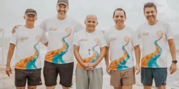 Membros da Comissão Organizadora da I Corrida Corpus Christi: Padre Antônio José, Gustavo Almeida, o arcebispo de São Luís Dom Gilberto Pastana, Kécio Rabelo e Guilherme Palácio - Foto: Divulgação
