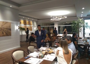 Blue Tree inaugura o Oito Restaurante