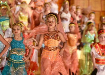 Clássico do cinema em Ópera encanta o público no teatro do Colégio Dom Bosco