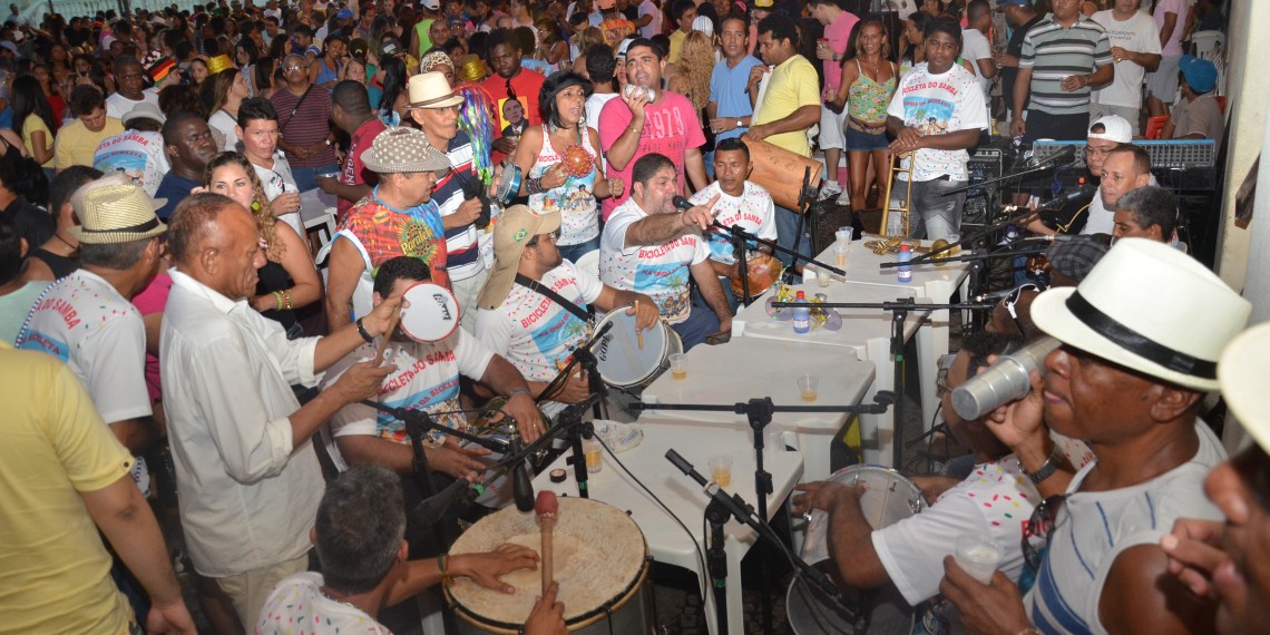 Bicicleta do Samba organiza batucada preparando seu cordão para o Carnaval 2020