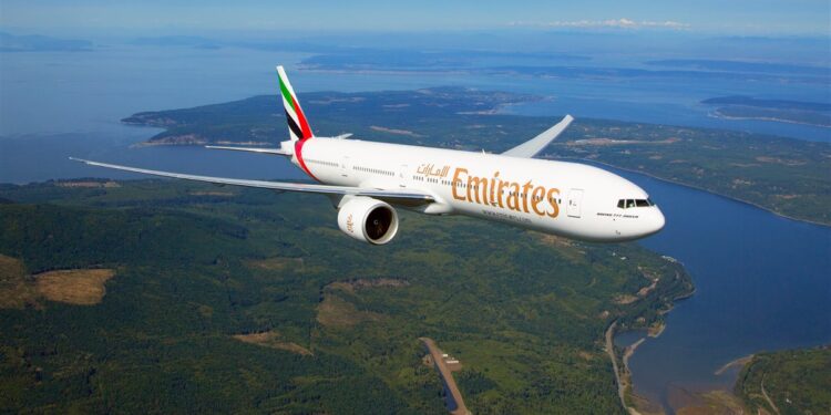 Emirates atualiza políticas e estende validade de passagens