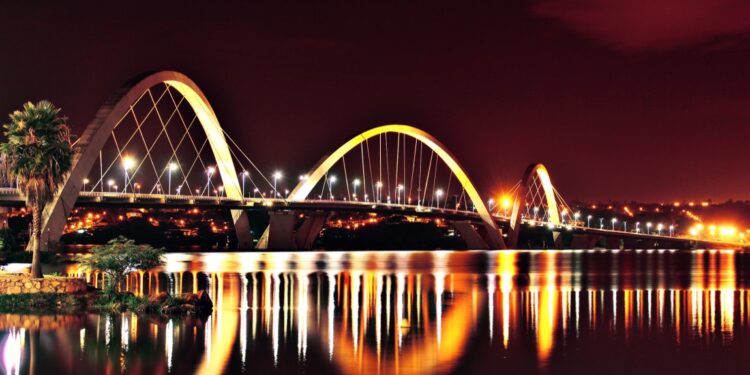 Símbolo de modernização, Brasília comemorou 61 anos como destino tendência