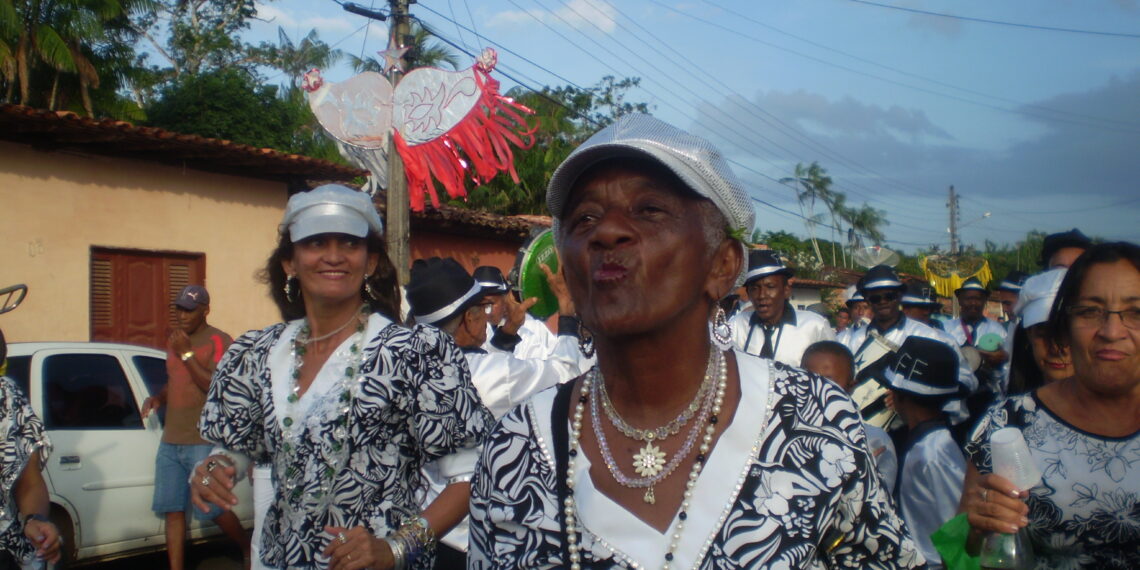 Força, Patativa! Ela, adoentada, não perde a pose, e manda beijos para todos nós!