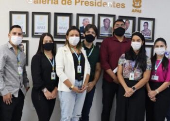 Christiane Diniz, gestora da APAE de São Luís; Marília e Juan Pablo técnicos da SCRAA; a Coord. do Saúde Já Giselle Bayma, Rodrigo Cunha e Marcos Santos (SCRAA), Giselly Azevedo (SEMUS), Fabiana Guedelha e o Pres. da APAE de São Luís Vanderlaan Rolim - Foto: Divulgação