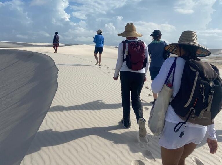 Caminhada de três dias atravessando os Lençóis Maranhenses - – Foto: Divulgação
