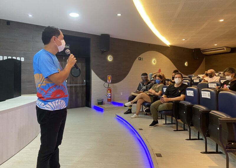 Mauro Borralho, diretor técnico do Sebrae Maranhão, dá boas-vindas ao público do Conexão Mobiliza, onde foi apresentada prévia da programação do Mobiliza SLZ – Foto: Divulgação